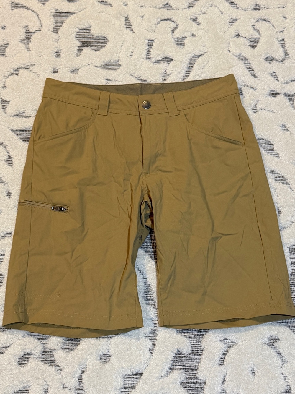 Men’s Columbia tan khaki shorts size 30 waist 10 length- hiking EUC